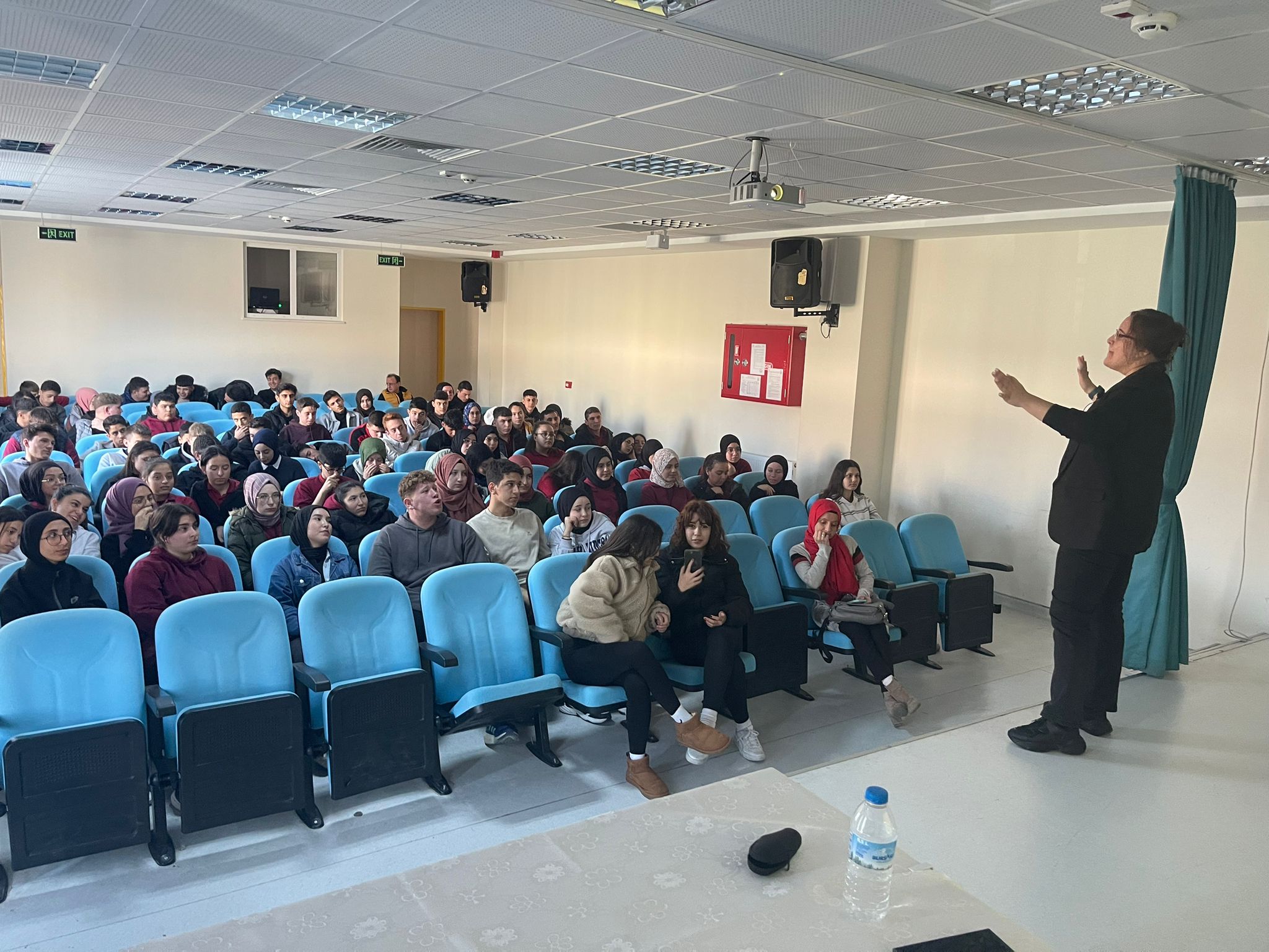 Burhaniye'de 'Kadına Şiddete Karşı Toplumsal Bilinç' semineri