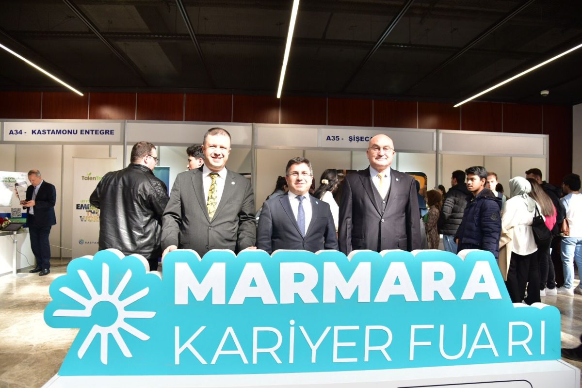 Balıkesir Üniversitesi, Marmara Kariyer Fuarına katıldı