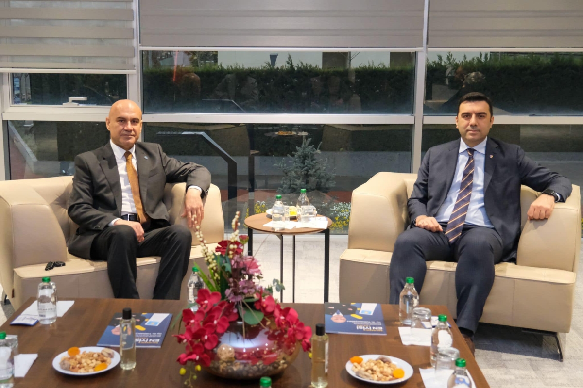Turhan Çömez, Ticaret Odası Başkanı Rahmi Kula'yı ziyaret etti