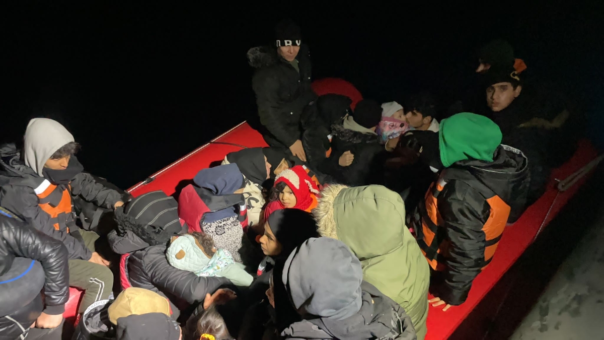 Ayvalık açıklarında 31 düzensiz göçmen yakalandı!