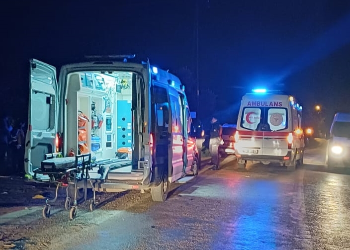 Erdek'te otomobil ile motosikletin çarpıştığı kazada 2 kişi yaralandı