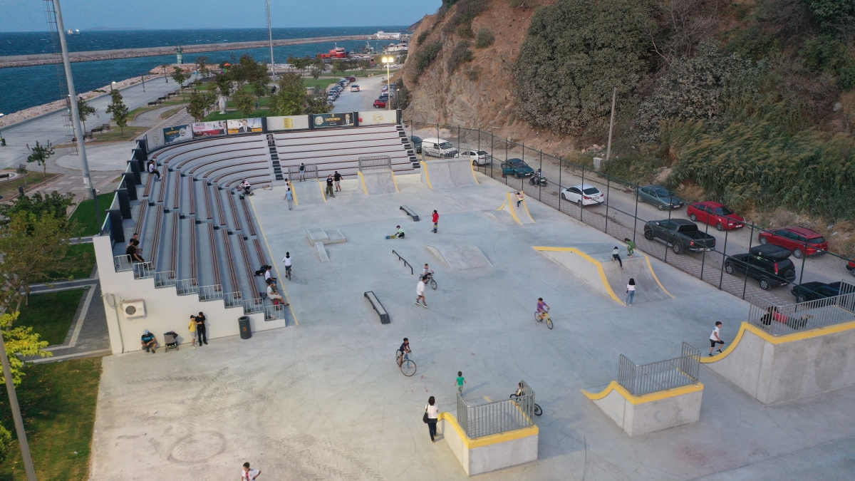 Bandırma'da gençlere 'Deniz Manzaralı' Skate Park hizmeti