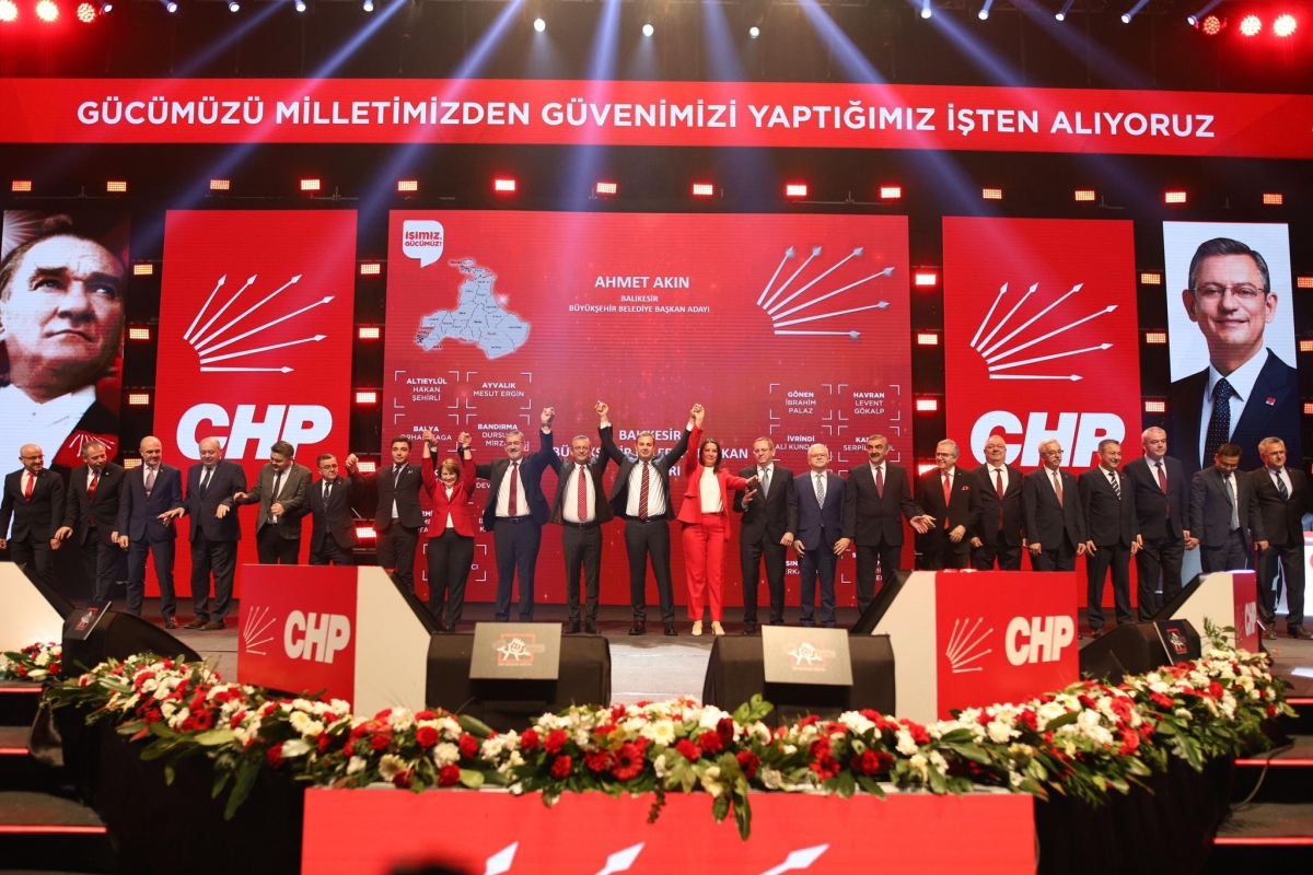 Balıkesir Büyükşehir Belediye Başkan Adayı Ahmet Akın, CHP Balıkesir İl Yönetimi ve ilçe adaylarıyla birlikte CHP 2024 Aday Tanıtım Toplantısı’na katıldı.