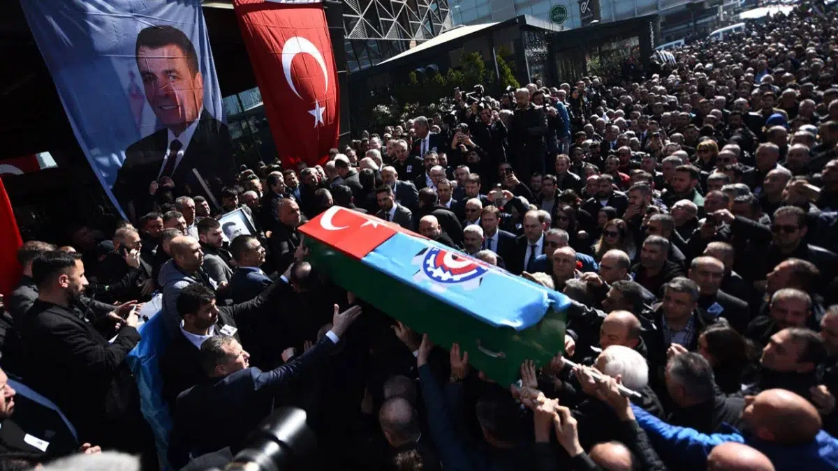 Türk-İş Genel Başkan Yardımcısı Pevrul Kavlak için cenaze töreni