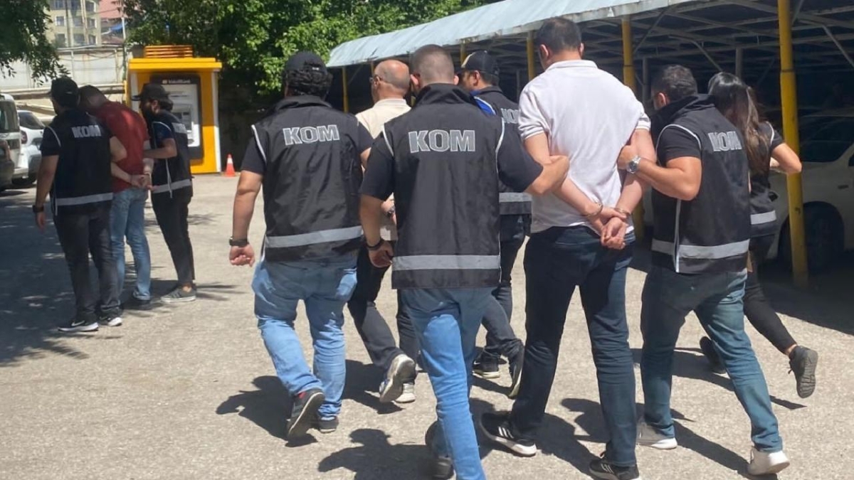 Balıkesir'de kaçakçılık operasyonunda 30 kişi yakalandı