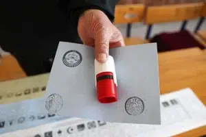 Türkiye genelinde yerel seçimler için oy verme işlemi başladı