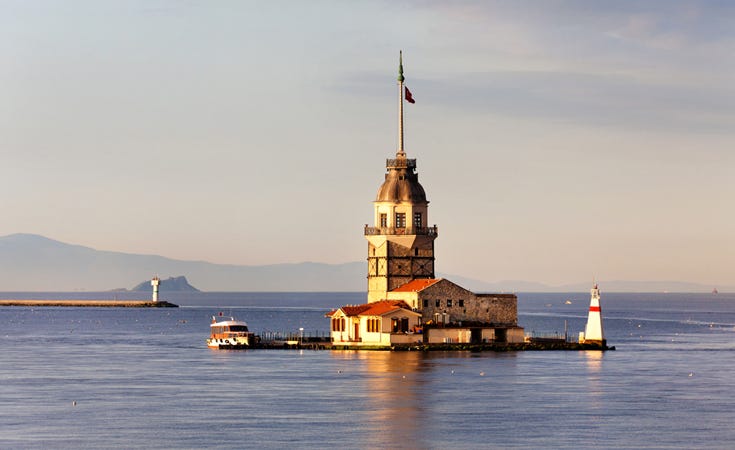 İstanbul Boğazı'nın incisi Kız Kulesi, yeniden ziyarete açıldı.