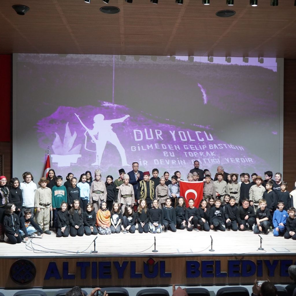 Altıeylül Belediyesi Çocuk Üniversitesi'nden 'ÇANAKKALE ZAFERİ VE VATAN UĞRUNA ŞEHADET' konulu tiyatro