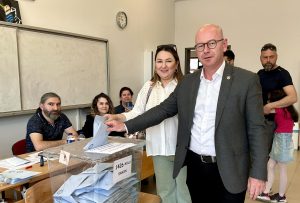 CHP Balıkesir Milletvekili Serkan Sarı yerel seçimler için oyunu kullandı