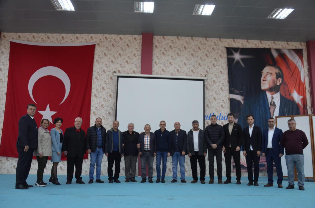 Gömeç Belediyesi'nin 2019-2024 döneminin son Belediye Meclis toplantısı, büyük bir katılımla Nuri Bozyel Kültür Merkezi'nde gerçekleştirildi.