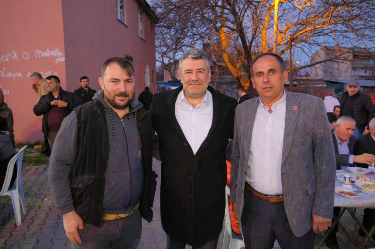 CHP Karesi Belediye Başkan Adayı Mesut Akbıyık, Şamlı'da vatandaşlarla iftarda buluştu