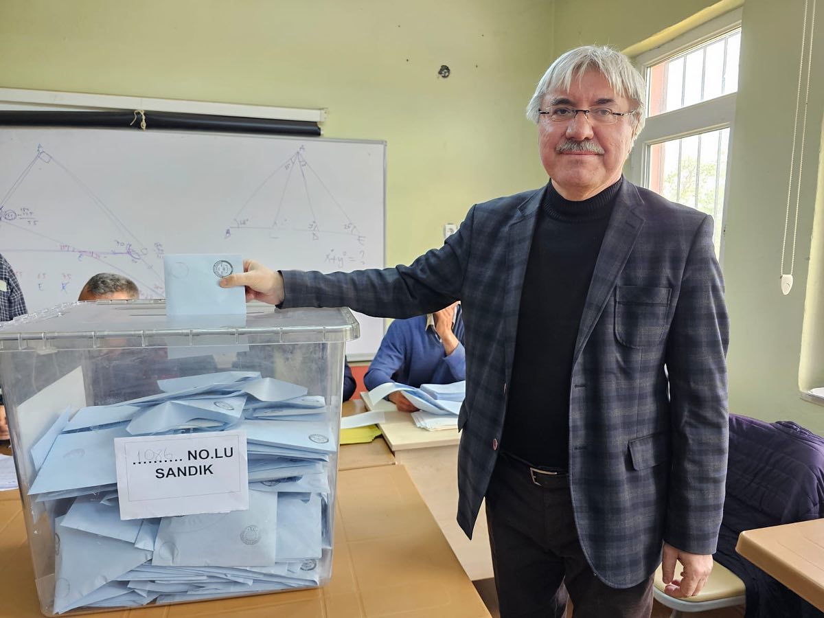 İvrindi Belediye Başkanı Yusuf Cengiz yerel seçimler için oyunu kullandı