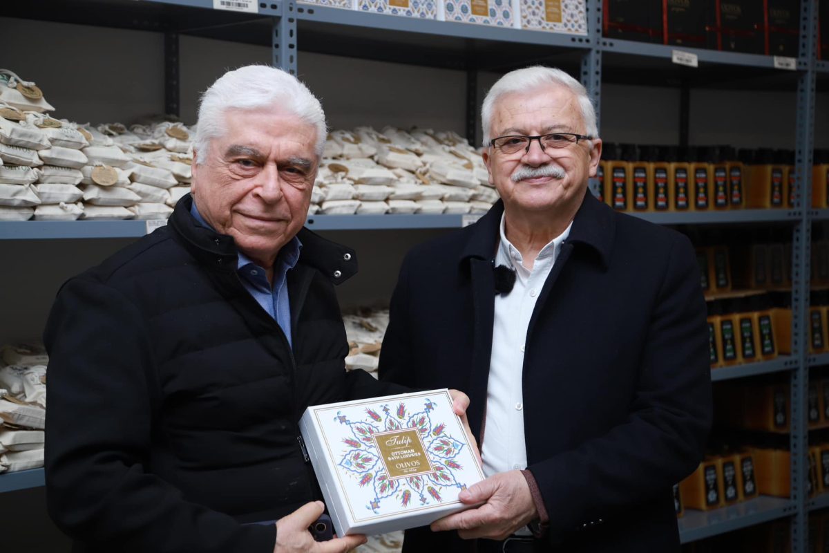 Ali Kemal Deveciler, Zeytin ve Zeytin Ürünleri İşleme İhtisas Organize Sanayi Bölgesi'ni ziyaret etti.
