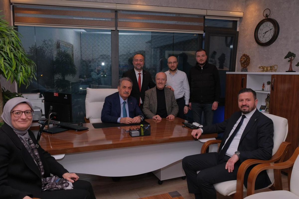 Ak Parti Genel Başkan Yardımcısı Hayati Yazıcı, Zekai Kafaoğlu'nu ziyaret etti