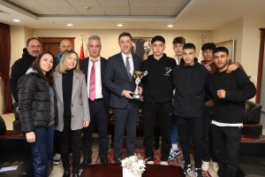 Bandırma'da şampiyonlar Tolga Tosun'u ziyaret etti