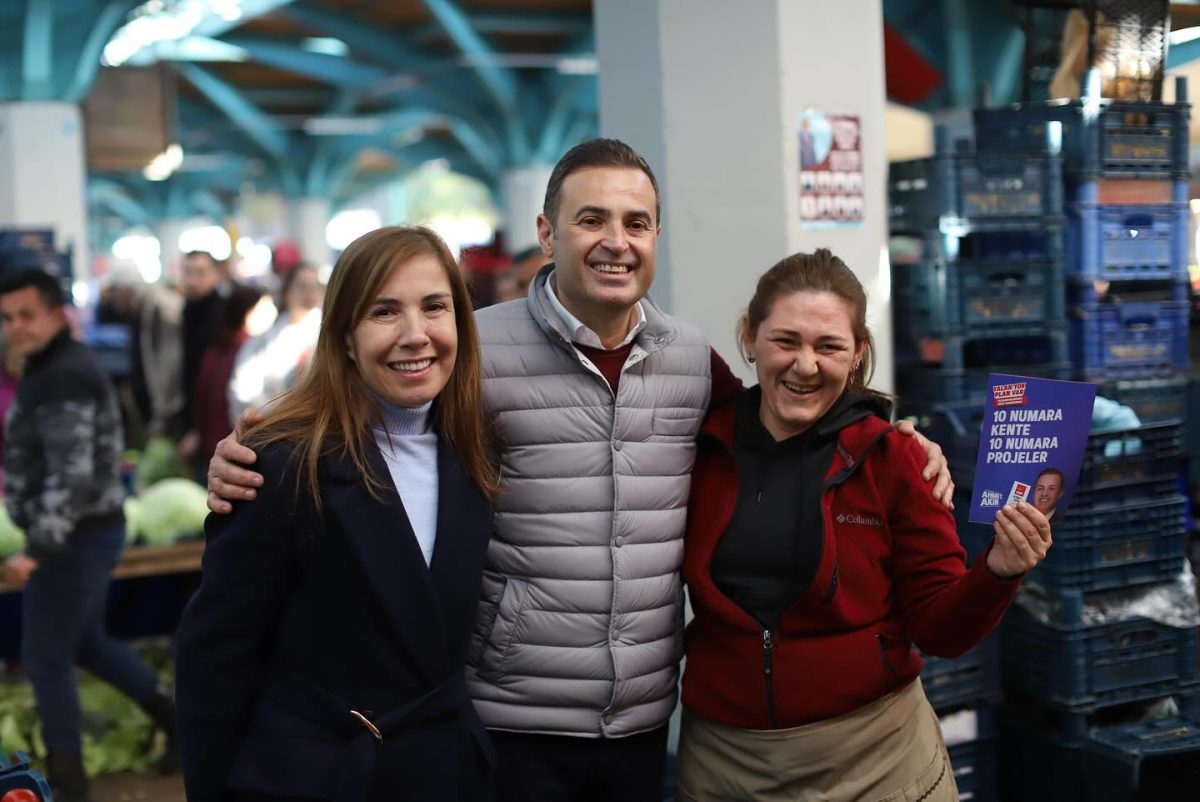 Ahmet Akın, Bandırma'da Kapalı Pazaryeri esnafını ziyaret etti