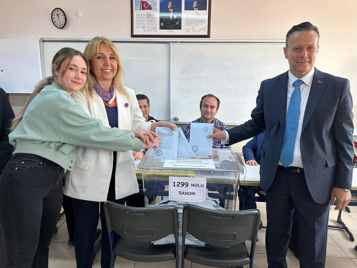 Ak Parti Altıeylül Belediye Başkan Adayı Mesut Eray, yerel seçimler için oyunu kullandı