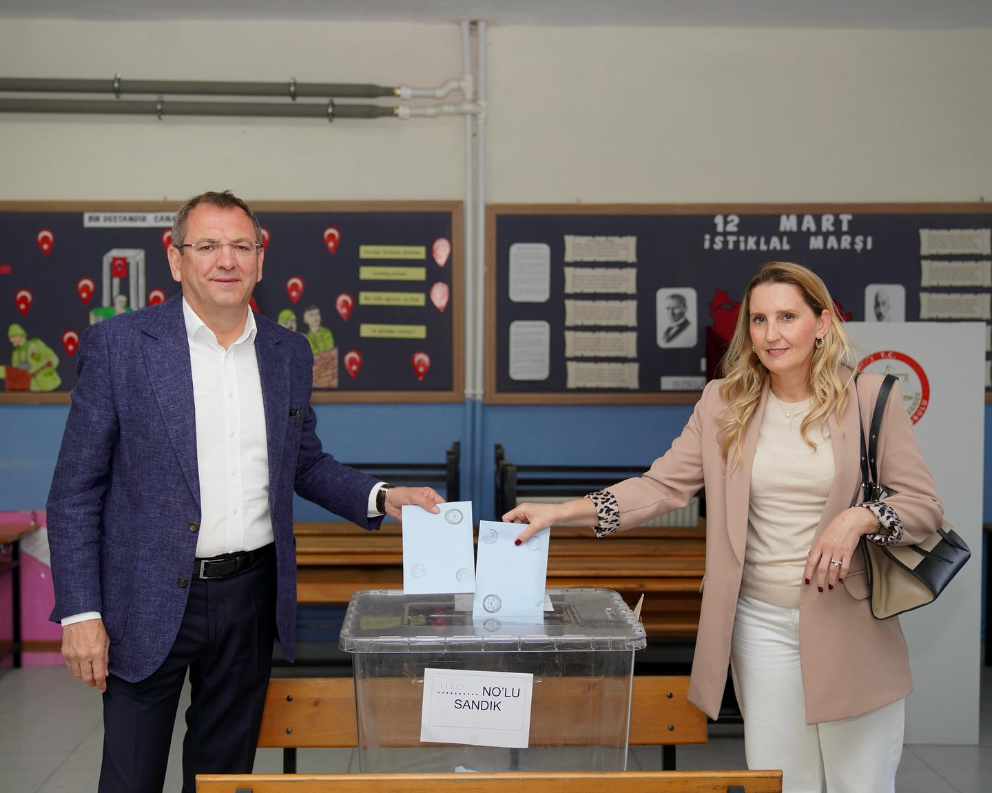 Ayvalık Belediye Başkanı Mesut Ergin yerel seçiler için oyunu kullandı