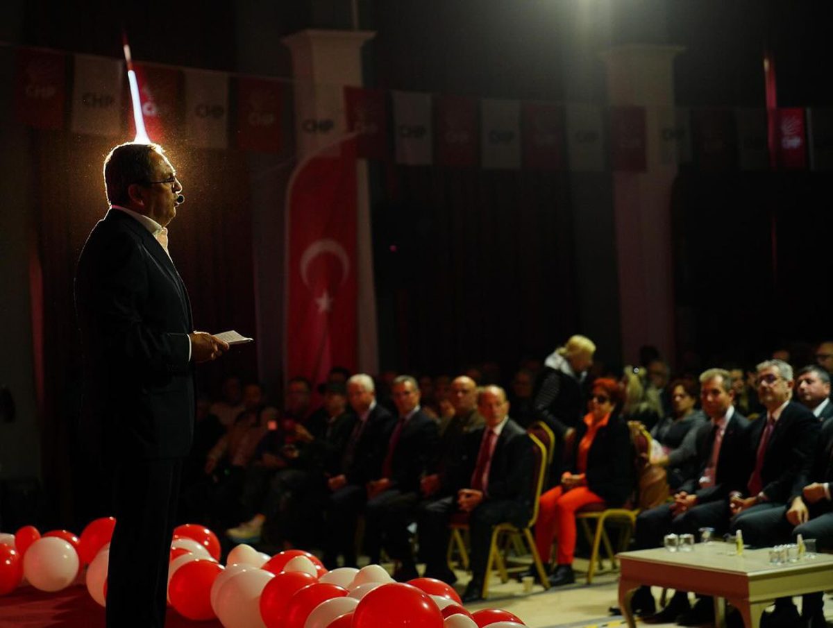 Ayvalık Belediye Başkanı Mesut Ergin, Proje Tanıtım Toplantısını gerçekleştirdi.