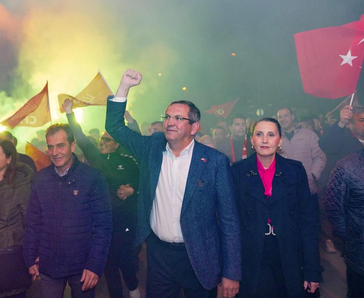 Ayvalık Belediye Başkanı Mesut Ergin Altınova'yı salladı!