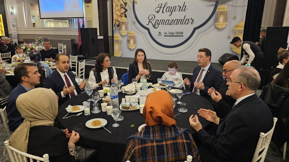 Bandırma Belediye Başkanı Tolga Tosun düzenlediği iftar ile veda etti