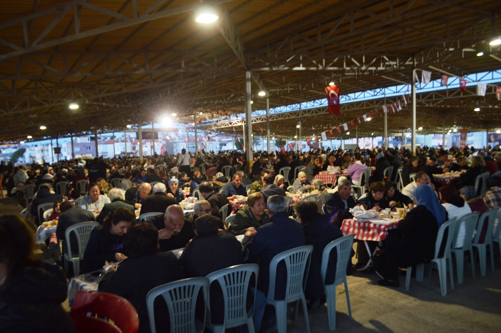 Ayvalık Belediyesi'nden 5 bin kişilik iftar