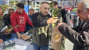 Bandırma'da 'Orman Haftası' dolayısıyla 5 bin adet fidan dağıtıdı