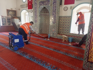 Ramazan ayı öncesi Ayvalık’ta camilerde detaylı temizlik çalışmaları tamamlandı