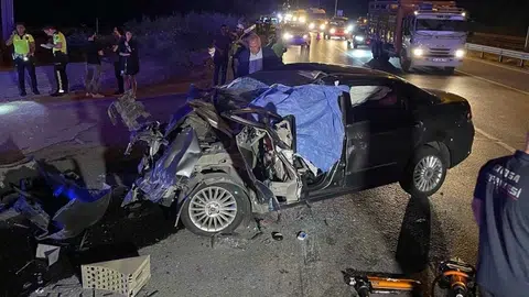 Balıkesir-Bursa yolunda korkunç kaza! Tır ve otomobil çarpıştı! 2 ölü