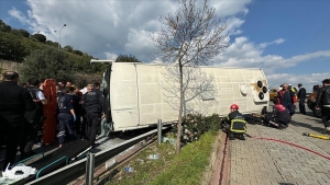 Aydın'ın Efeler ilçesinde halk otobüsünün devrilmesi sonucu 28 kişi yaralandı.