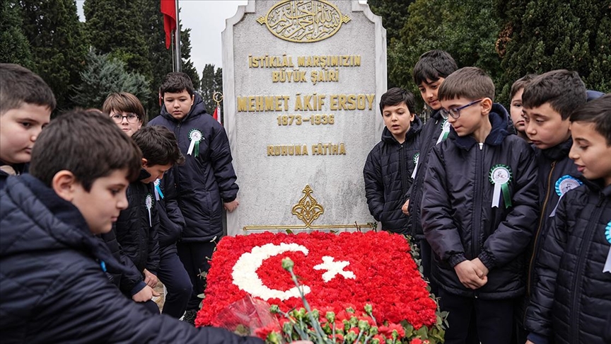 Milli şair Mehmet Akif Ersoy, İstiklal Marşı'nın kabulünün 103. yılında anıldı