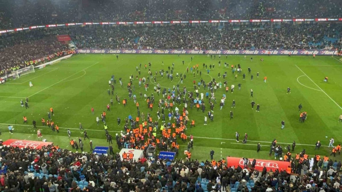 FIFA: ''Trabzonspor-Fenerbahçe karşılaşması sonrasında yaşanan şiddet kesinlikle kabul edilemez''