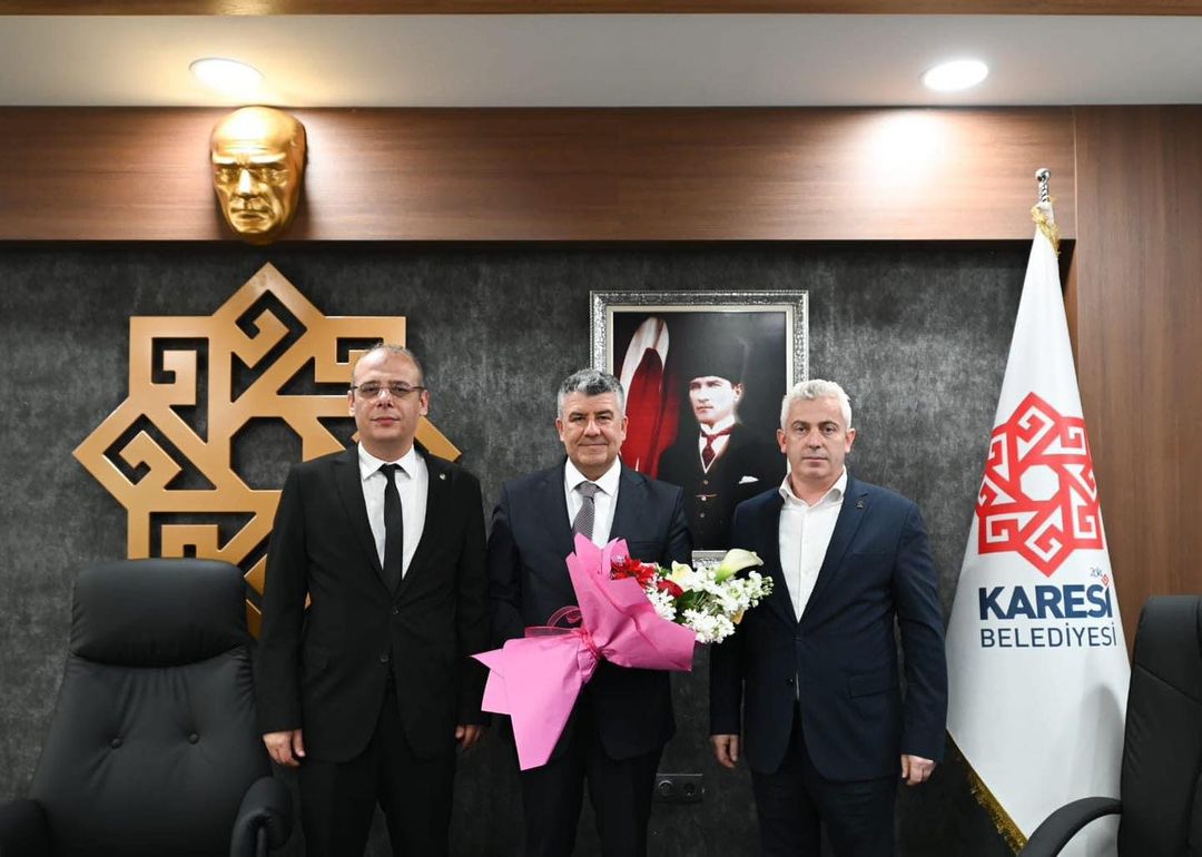 Ak Parti ve MHP Karesi İlçe Başkanları Karesi Belediye Başkanı Mesut Akbıyık'ı ziyaret etti