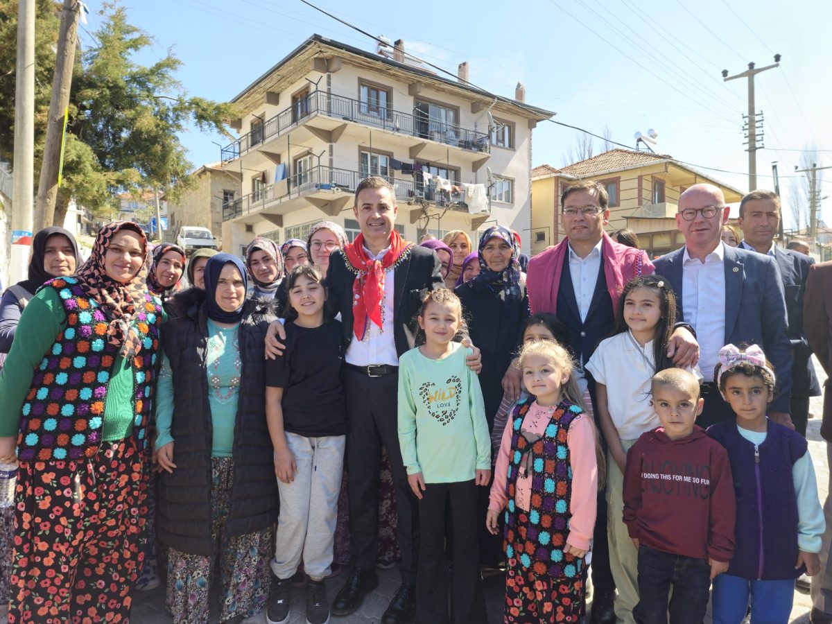 Ahmet Akın, Sındırgı'daki vatandaşlarla bayramlaştı