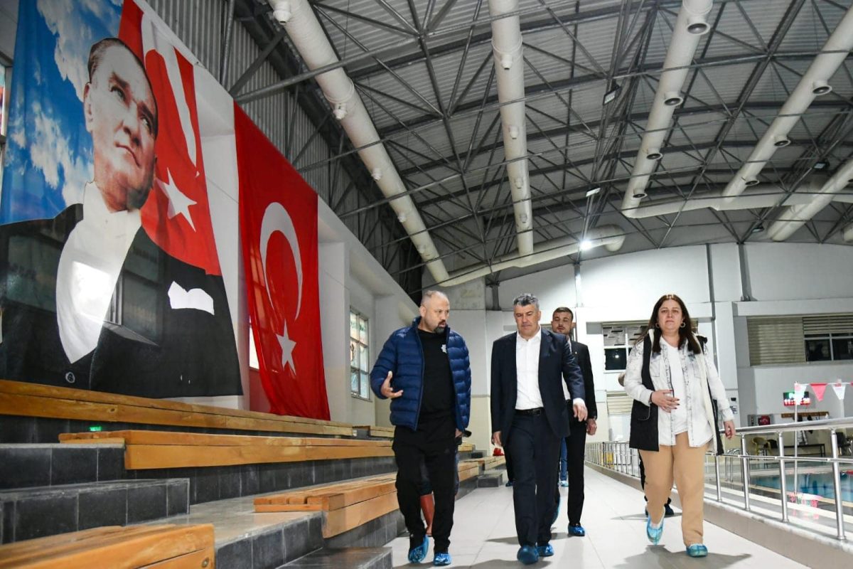 Mesut Akbıyık, Alparslan Türkeş Spor Kompleksi'nde sporcularla bir araya geldi