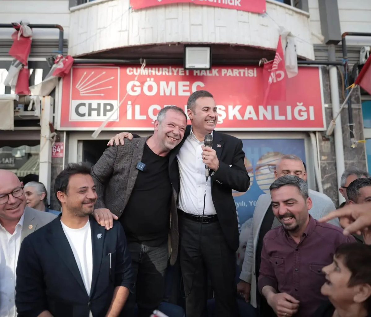 Gömeç'te Balıkesir Büyükşehir Belediye Başkanı Ahmet Akın'a yoğun ilgi