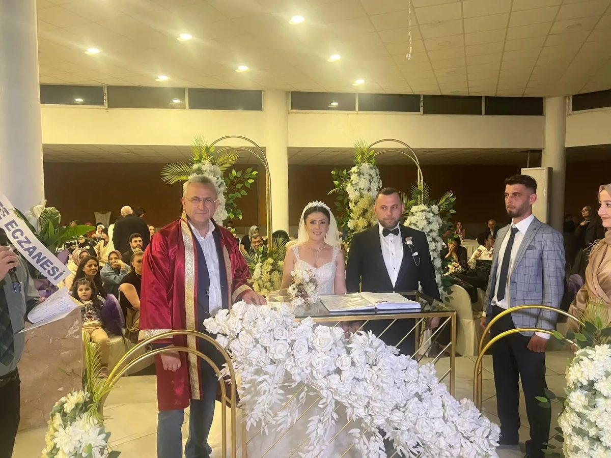 Susurluk Belediye Başkanı Hakan Yıldırım Semizel ilk nikahını kıydı