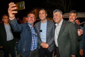 Ahmet Akın ve Mesut Akbıyık, Kurtdere Mahallesi'ndeki iftarda vatandaşlarla buluştu