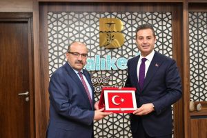 Vali Ustaoğlu'ndan Ahmet Akın'a iade-i ziyaret