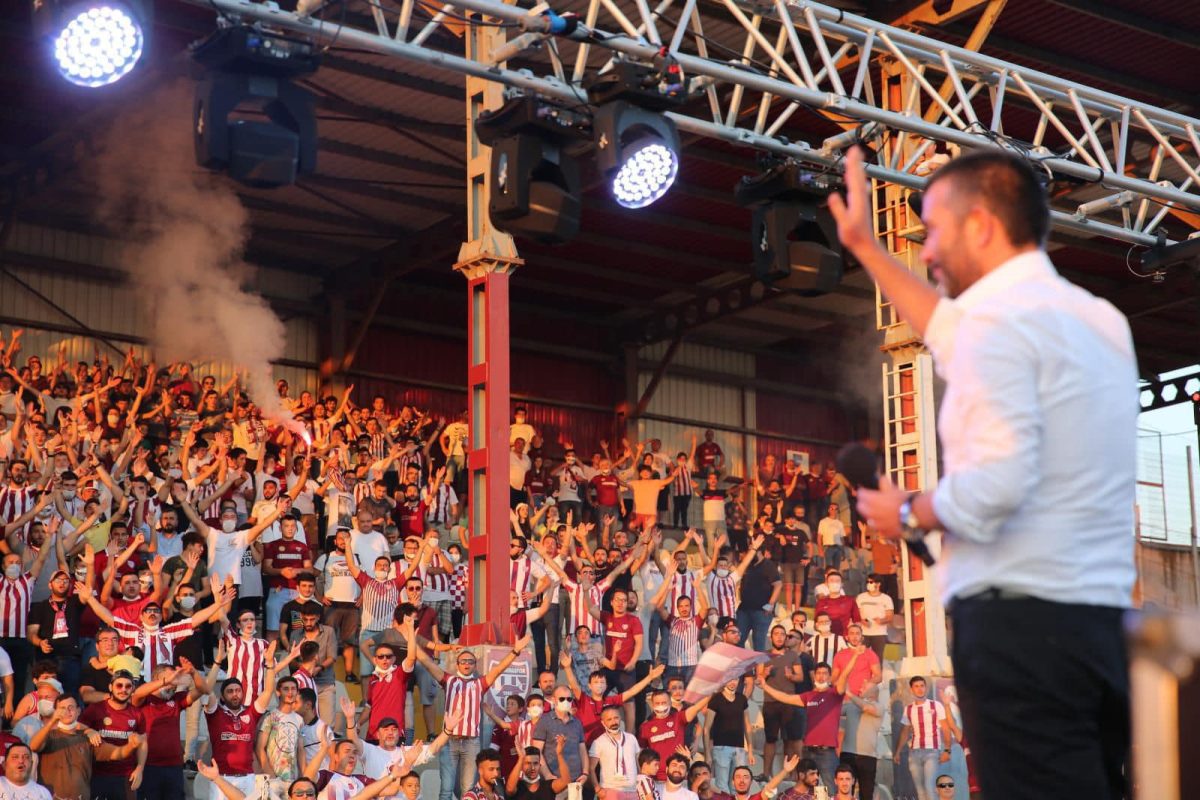 Bandırmaspor Onursal Başkanı Onur Göçmez kulübe veda etti!