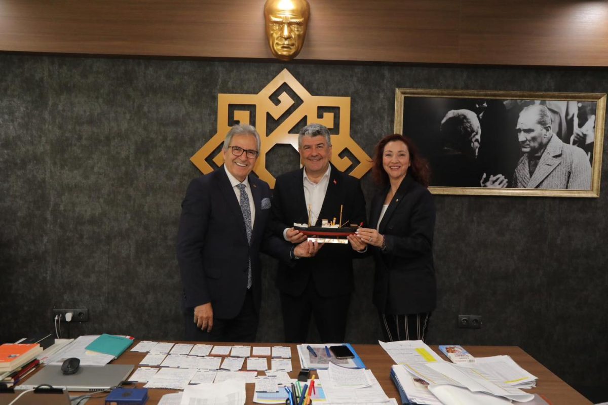 Bandırma Belediye Başkanı Dursun Mirza'dan Mesut Akbıyık'a 'hayırlı olsun' ziyareti