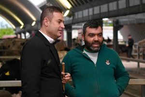 Balıkesir Büyükşehir Belediye Başkanı Ahmet Akın, Hayvan Pazarı'nı teftiş etti