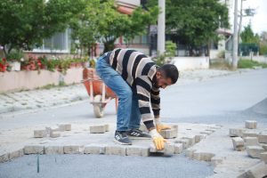 Burhaniye Belediyesi Fen İşleri çalışmalarına devam ediyor