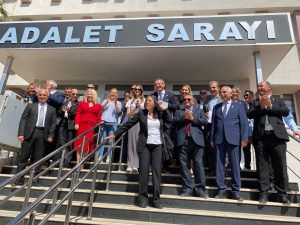 Ayvalık Belediye Başkanı Mesut Ergin ve meclis üyeleri mazbatalarını aldı