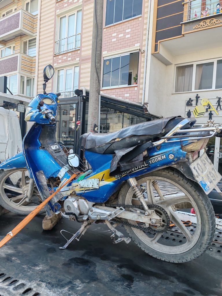 Bandırma'da şarampole devrilen motosikletin sürücüsü öldü
