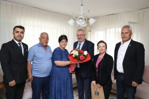Edremit Belediye Başkanı Mehmet Ertaş, şehit ailelerini ziyaret etti