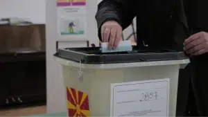 Kuzey Makedonya'da, cumhurbaşkanı seçimi için halk sandık başında