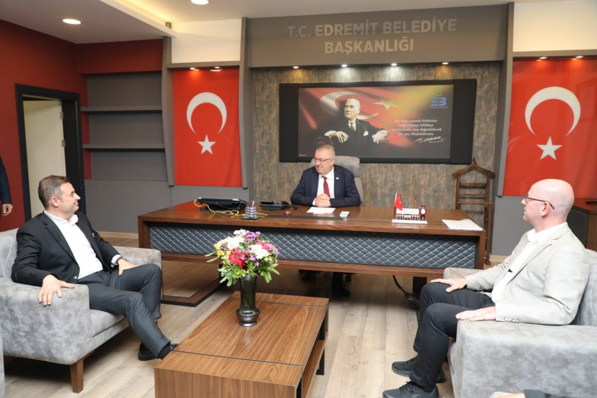 Ahmet Akın'dan Edremit Belediyesi'ne ziyaret