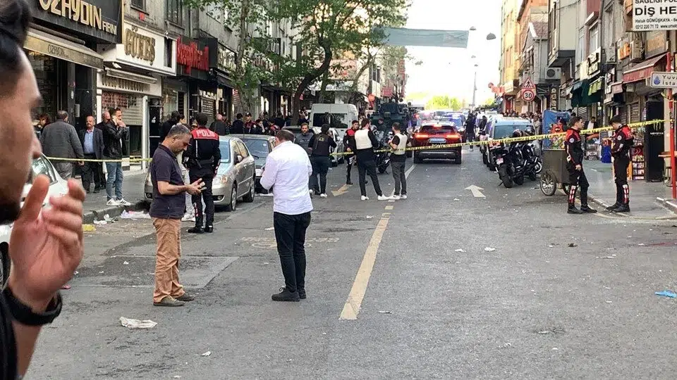 Beyoğlu'nda silahlı saldırıda 1 kişi öldü, 4 kişi yaralandı