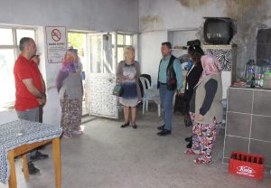 Burhaniye Belediyesi, kırsal mahallelerdeki vatandaşın taleplerini dinliyor